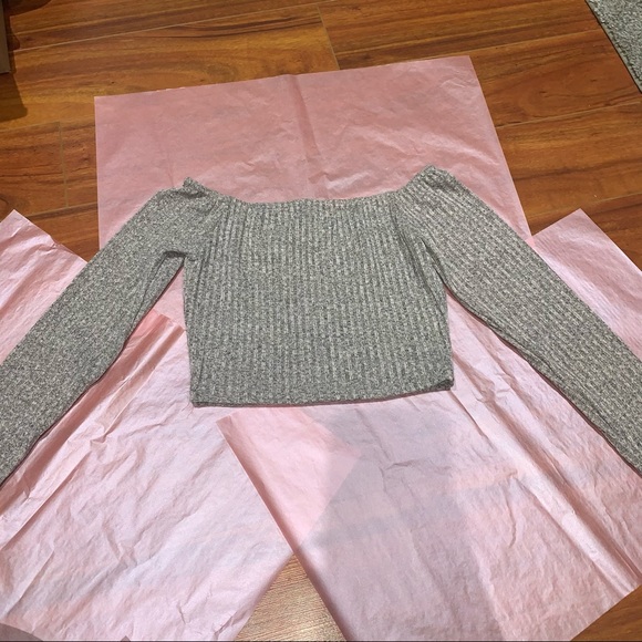 3 FOR $20 cropped shirts - Picture 1 of 3